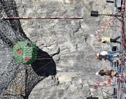 Das Sicherheitsnetz hielt dem 25 Tonnen schweren Betonblock stand. (Bild: Andreas Hörner)