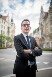 Erst 27 und schon Kantonsratspräsident: Ivan Louis in der St.Galler Altstadt. (Bild: Benjamin Manser)