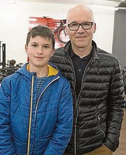 Jonathan Schneider begleitet seinen Vater Marc. (Bild: ANDREAS TAVERNER CH-8555-MUELLHE)