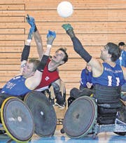 Ostschweizer Rolling Rhinos in der ersten Runde der Schweizer Meisterschaft 2013/14 im Rollstuhl-Rugby. (Bild: Swiss Quad Rugby)
