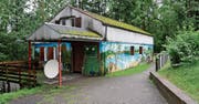 Das Pfadiheim «Roter Ziegel» oberhalb des Stadtweiers befindet sich ausserhalb der Bauzone, was die Sanierung noch anspruchsvoller macht. (Bilder: Hans Suter)
