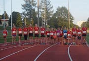 Für Nachwuchsläuferinnen und -läufer ist gesorgt: der Nachwuchs der Läuferriege Mosnang am Start zum 100-Meter-Lauf. (Bild: PD)