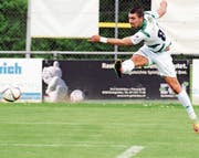 Der Kreuzlinger Andi Qerfozi zeigt im Spiel gegen den FC Wil vollen Einsatz: Fünf Treffer gehen auf sein Konto. (Bild: Mario Gaccioli)