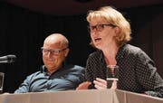 Die Kolumnisten Steven Schneider und Sybil Schreiber erzählen im neusten Leseprogramm Anekdoten aus ihrem Eheleben. (Bild: Yvonne Aldrovandi-Schläpfer)