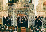 Unkonventionelles Konzert: Der Oratorienchor Kreuzlingen in der Kirche St. Ulrich. (Bild: Renata Egli-Gerber)
