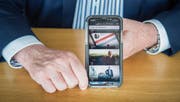 Öffnet der Benutzer die App Augustonis, so erhält er Zugriff auf Videos, die Grundlagen und Strategien für Verkaufsgespräche veranschaulichen.