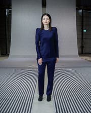 Bettina Pousttchi zwischen den Türmen des New Yorker World Trade Centers. (Bild: Ralph Ribi)