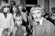 Astrid Lindgren signiert im Kirchgemeindehaus Amriswil Bücher. (Bild: Eugen Fahrni (1975))