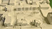 Das Modell mit dem Villenneubau und der Villa Schöneck im Vordergrund. Dahinter die geplanten Alterswohnungen. Links die Alterssiedlung, rechts das Schulzentrum Reben 25.