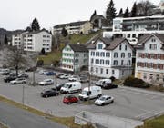 Wegen der geplanten Bewirtschaftung des Badiparkplatzes wurde das Referendum gegen das Parkierungsreglement ergriffen. (Bild: CAL)