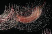 Langzeitbelichtung des Feuerwerkes: Pyrotechnisches Kunstwerk. (Bild: Christian Brühwiler)