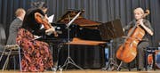 Der Pianist Jean Lemaire, die Violinistin Raikan Eisenhut und die Cellistin Beate Reitze-Buj spielten an der Matinee der Musikschule Werdenberg. (Bild: Mengia Albertin)