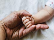 Wer ein Kind verliert, möchte es wenigstens in Erinnerung behalten dürften. (Bild: Getty)