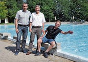 Vizepräsident der Badegenossenschaft Daniel Kühne, Präsident Ernst Bosshard und Bademeister René Nägele. (Bild: Sandra Grünenfelder)