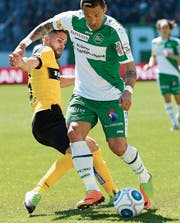 Sejad Salihovic ist lange treibende Kraft, erhält dann aber einen Schlag auf den Oberschenkel. (Bild: Ralph Ribi)