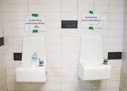 Warnung an zwei Trinkbrunnen in der US-Stadt Flint: Wasser daraus sollte bis auf weiteres nicht konsumiert werden. (Bild: Jim Watson/AFP (Flint, 4. Mai 2016))