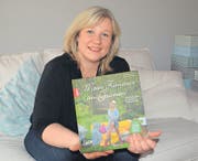 Bekommt viele Mails und Briefe von dankbaren Leserinnen und Lesern: Die Autorin Carmen Siegrist-Scherrer in ihrem Haus in Lanterswil. (Bild: Yvonne Aldrovandi-Schläpfer)