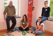 David Mächler, Selina Keller, Nicole Mächler und Janina Bürge (von links) sind Garanten für die Kinderbetreuung in der Kita Mühleli in Bazenheid. (Bild: Peter Jenni)