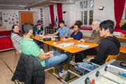 Beim Deutschunterricht im Verein "for asylees" im Jugendraum der evangelischen Kirche Frauenfeld. (Bild: Andrea Stalder (Andrea Stalder))