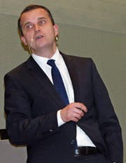 Roland Kläger (links) und Raffael Eigenmann rieten in ihren Referaten davon ab, sich bei Anlagestrategien auf kurzfristige Trends zu verlassen. Wichtig sei ein ausgeglichenes, diversifiziertes Portfolio. (Bilder: gia)