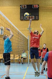 Zehn Stunden lang sah man an der Volleyballnacht in Grabs vollen Einsatz der Spieler und erfolgreiche Netzattacken. (Bild: PD)