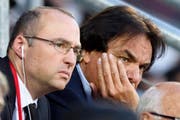 Muss dem Stadion 14 Monate lang fern bleiben: Christian Constantin (rechts). (Bild: Keystone)