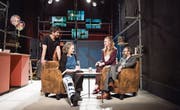 «Ich lebe vom Leiden Fremder»: Pablo Bursztyn, Dorit Ehlers, Adele Raes, Noce Noseda in «Zeitstillstand». (Bild: Thi My Lien Nguyen)