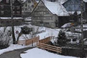 Hinter der Brücke verläuft der Jakobsweg über ein privates Grundstück. Der Besitzer möchte das öffentliche Fusswegrecht aufheben. (Bild: Mea McGhee)