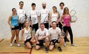 Motiviert in die neue Saison gestartet (stehend von links): Tanja Lehmann, Markus Sulser, Mirco Lareida, Ralf Wenaweser, Nicole Betchem, Stefan Hasler, Yaelle Sulser; (kniend von links): Nicole Eisler, Armand Caduff, Martin Schlegel. (Bild: PD)