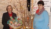 Nach 18 Jahren im Amt übergibt Susanne Rohrer das Präsidium der Landfrauen Salez-Haag an Barbara Eggenberger. (Bild: Andrea Müntener)