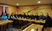 Mit grossem Einsatz und neuen Ideen konnte der Skilift langfristig gerettet werden. Das Team um Präsident René Lanker (r.) freut's. (Bild: PAG)