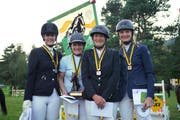 Die Equipe Nadine Schwendener, Martina Guntli, Fabienne Schadegg und Bettina Schlegel (von links) gewann Gold für den Reitverein Werdenberg.