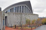 Das sanierte Australien-Haus erinnert an Sydneys Oper. (Bild: WALTER BIERI (KEYSTONE))