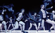 Die Männerturner zeigen eine Chippendales-Show. (Bild: Rudolf Steiner)