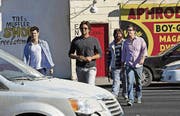 Die vier Hangover-Kumpels gehen auf ihre letzte gemeinsame Reise, dieses Mal unfreiwillig und ohne Drogeneinfluss. (Bild: pd)