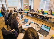 Grossandrang: Medien aus der Deutsch- und Welschschweiz interessierten sich für den Lehrplan Thurgauer Volksschule. (Bild: Reto Martin)