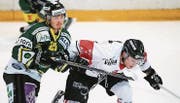 Sin Schläpfer, in der 54. Minute Thurgauer Torschütze zum 3:3 (links), gegen Martignys Melvin Merola. (Bild: Mario Gaccioli)