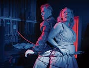 Bob und Helena geraten auf ihrer nächtlichen Tour in einen Sadomaso-Club und bleiben stundenlang gefesselt. (Bild: Ilja Mess)