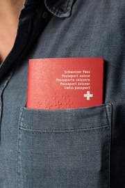 In den letzten zehn Jahren erlangten 85806 Ausländer die Schweizer Staatsbürgerschaft durch erleichterte Einbürgerung aufgrund ihrer Ehe mit einer Schweizerin oder einem Schweizer. (Bild: Keystone)
