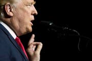 Kündigte rechtliche Schritte gegen die "New York Times" an: Präsidentschaftskandidat Donald Trump. (Bild: EVAN VUCCI (AP))
