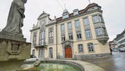 Das Weinfelder Rathaus, vom Thomas-Bornhauser-Brunnen aus gesehen. (Bild: Donato Caspari)