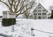 Regierungsviertel Frauenfeld für Gutes Bauen Ostschweiz mit Regierungsgebäude am Ende der Kastanienallee / Promenadenstrasse, Verwaltungsgebäude und Kantonsbibliothek. Lesezimmer im Regierungsgebäude, Staatsarchiv mit Park. (Bild: Hanspeter Schiess)