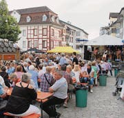 Der Hofplatz war rasch gut besetzt, obwohl in der IGP Arena zeitgleich ein Stadionrekord aufgestellt wurde. (Bilder: Christof Lampart)