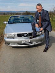 Sein Volvo hat es in einen Film mit Daniel Craig geschafft. Carlo Fuso aber nicht. Er nimmt's mit Humor. (Bild: Nana do Carmo)
