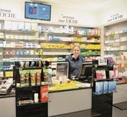 Catherine Baudenbacher-Dillier und ihr Team der Apotheke zur Eiche haben sich mit der Situation arrangiert. (Bild: sso)