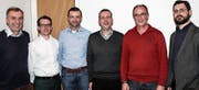 Die scheidenden Beat Weibel, Leo Mazzanti, Reto Schenk und Andreas Bucher posieren mit Präsident Roman Schwager und Daniel Häberli, Kommandant der neuen Zivilschutzregion Hinterthurgau. (Bild: PD)