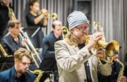 Rüdiger Baldauf, deutscher Jazztrompeter, begeistert zusammen mit der Big Band Zug. (Bild: Reto Martin)