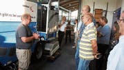 Besucher informierten sich im EZO über den Betrieb und die Abstimmung vom 24. September. (Bild: Markus Bösch)