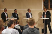 Die Hauptleute Reto Inauen (Appenzell) und Ruedi Eberle diskutierten unter der Leitung von Moderator Roger Fuchs mit Grossrat Jakob Signer (Appenzell) über die Strukturen im Inneren Land. (Bild: Jesko Calderara)