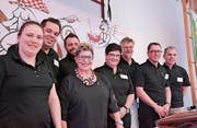 Der komplett wiedergewählte Vorstand des Quartiervereins Langdorf mit Präsident Roman Neff (2. v.r.). (Bild: Mathias Frei)